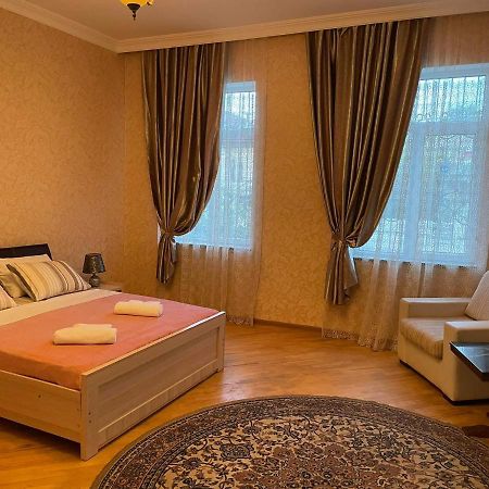 Sisi Guest House Кутаїсі Екстер'єр фото